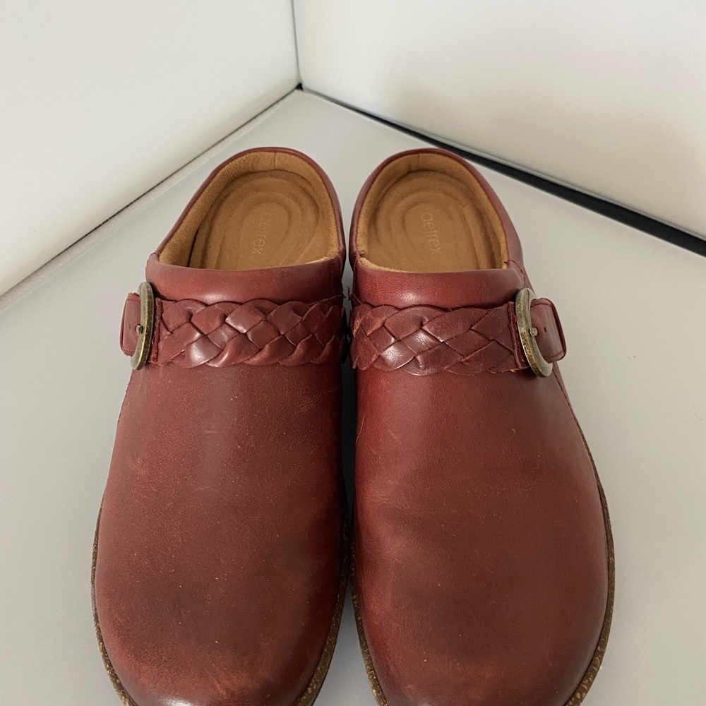 Aetrex Women's Braided Leather Clogs in Deep Red, women’s size 7